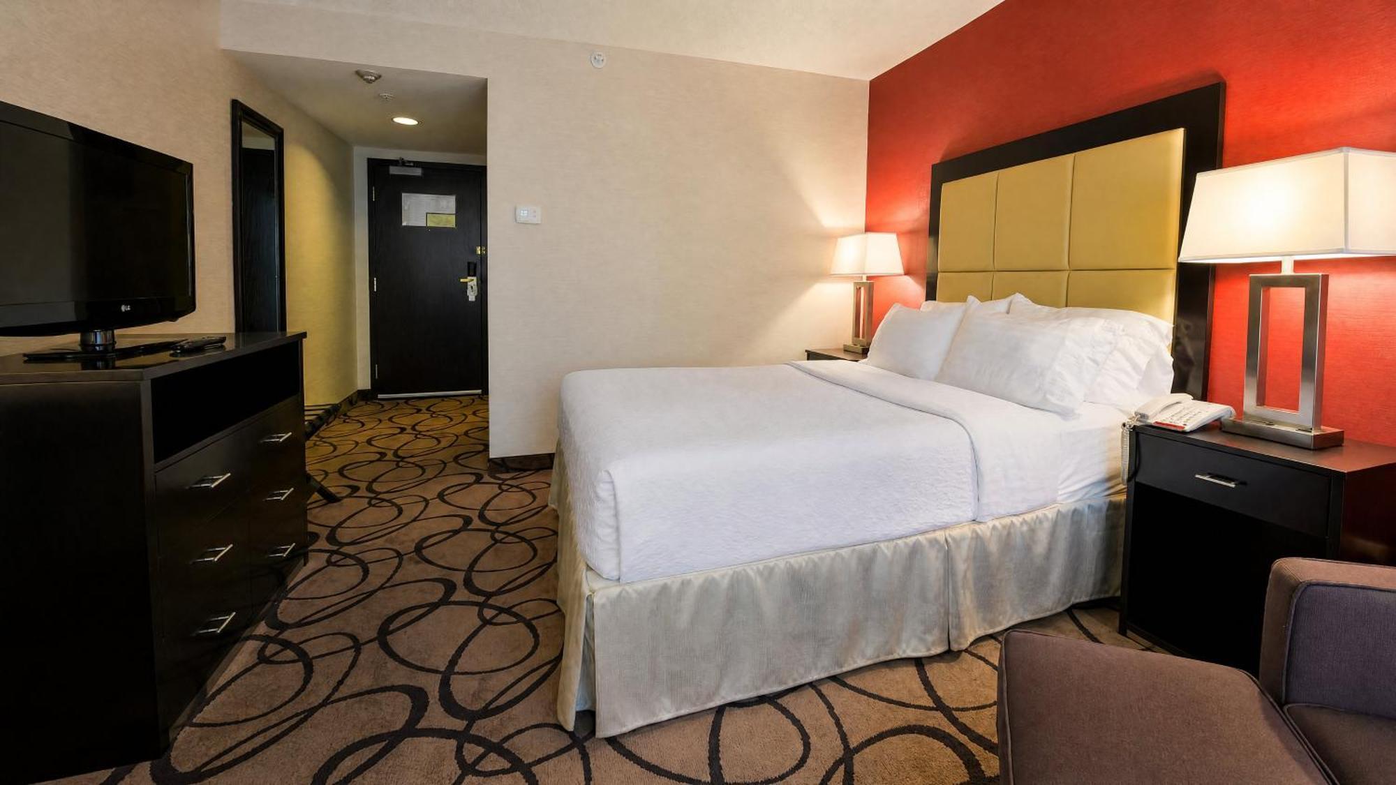 Standard Queen Room