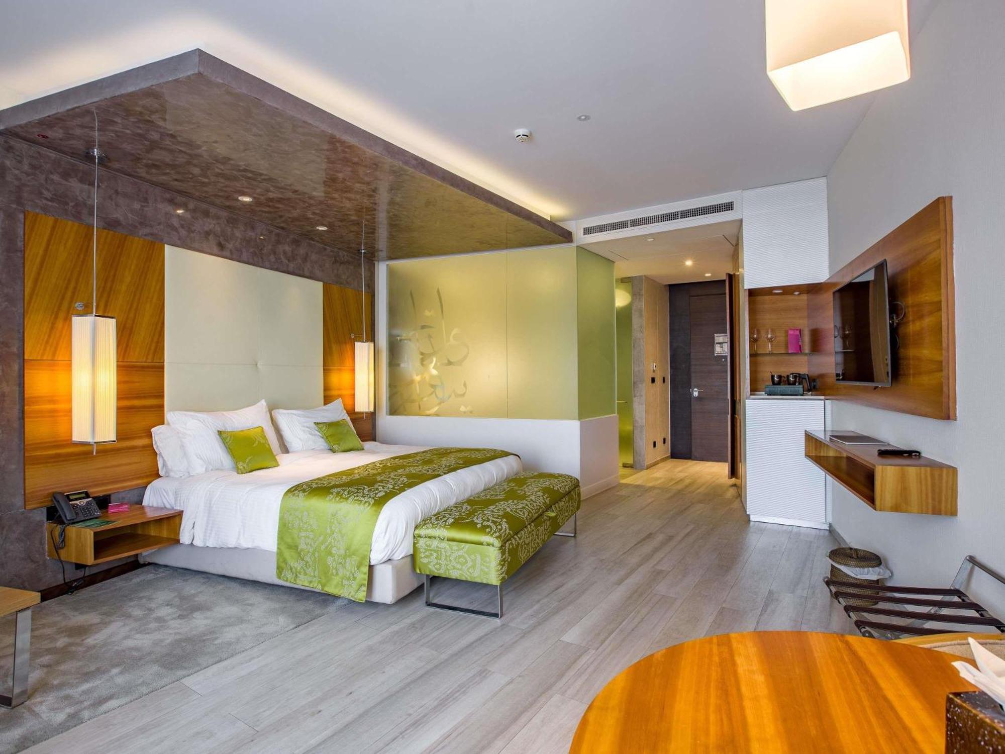 Deluxe King Room Lake View