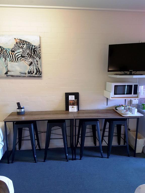 Family Room,401382504:JPEG