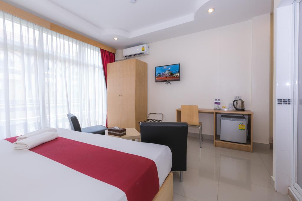 Chambre de Luxe Double ou Lits Jumeaux avec Balcon - Vue sur Piscine