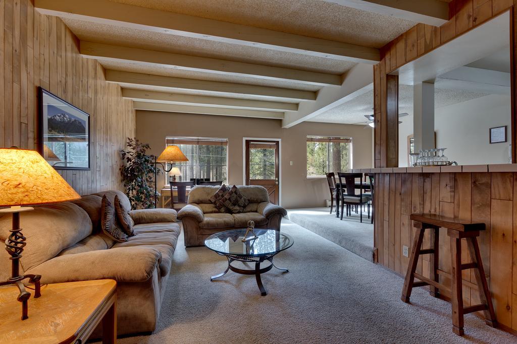 Three-Bedroom Townhouse,398782341:JPEG