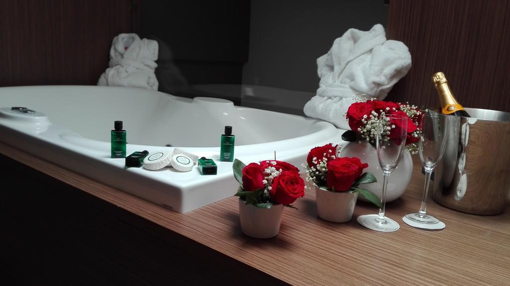 Junior Suite with Hot Tub - Split Level,1281191530:JPEG