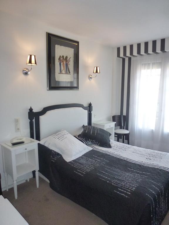 Single Room - 1st floor accessible by stairs only