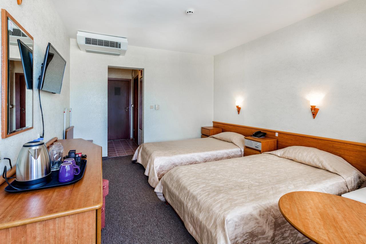 Chambre Simple - Vue Partielle sur Mer