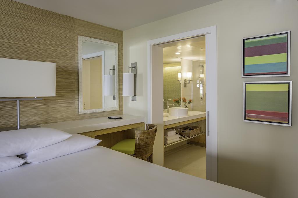 Queen Room Two Queen Beds Accessible Tub,702912592:JPEG