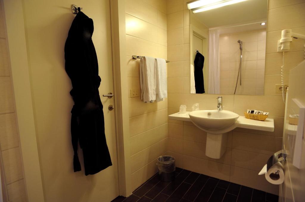 Single Room,62088589:JPEG