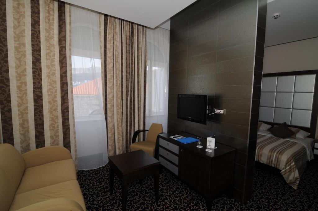 Suite Junior con vistas al puerto deportivo