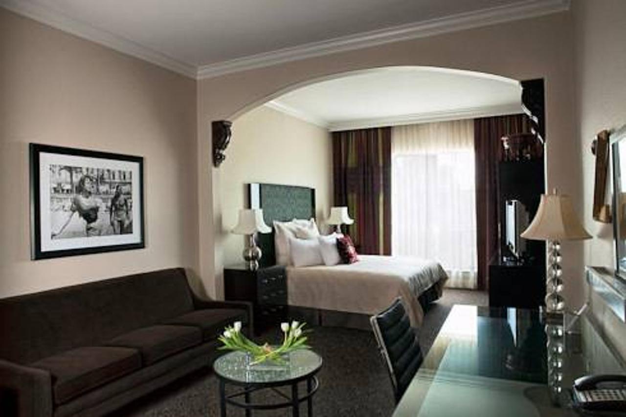 Standard Room 1 King Bed