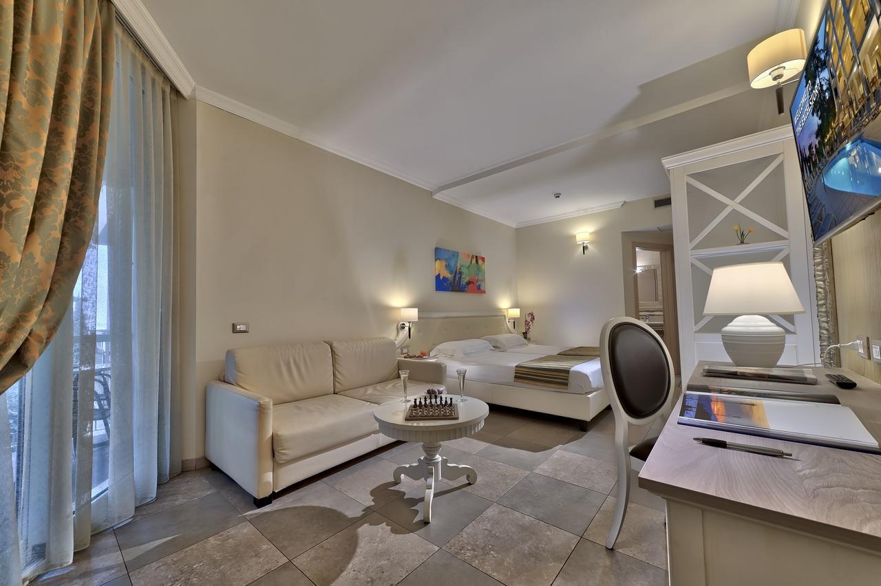 Superior Double Room With Balcony and Partial Lake View