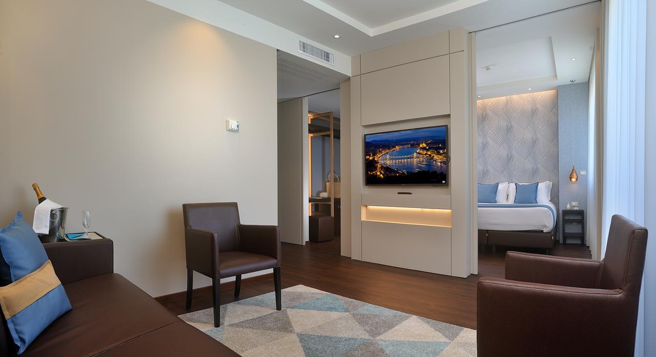 Deluxe Suite with Sea View,656507475:JPEG