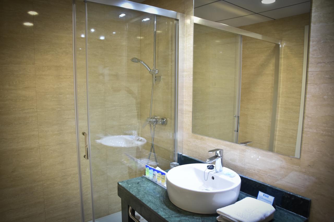 Double or Twin Room with Sea View
