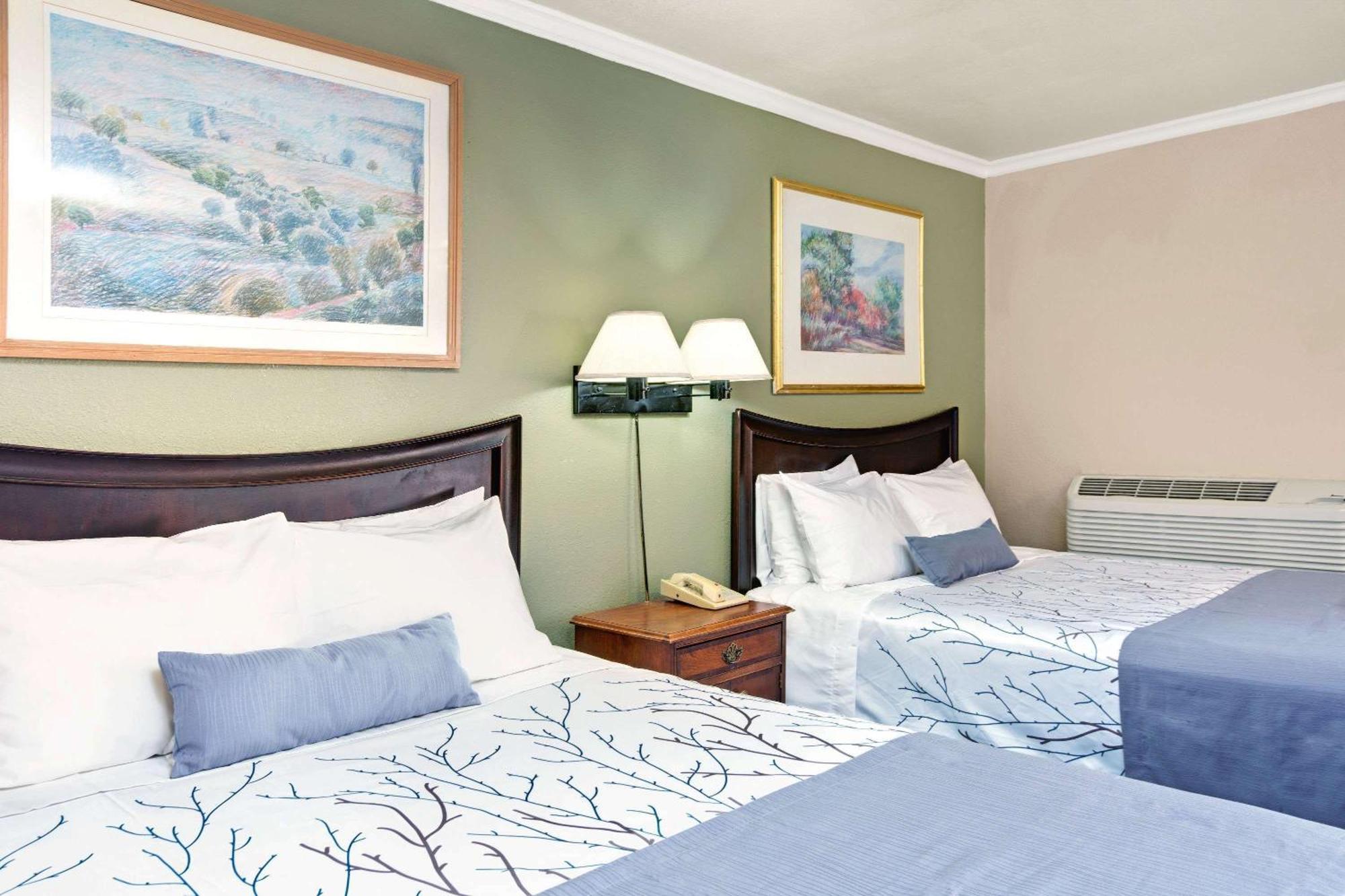 Queen Room Two Queen Beds Non-Smoking