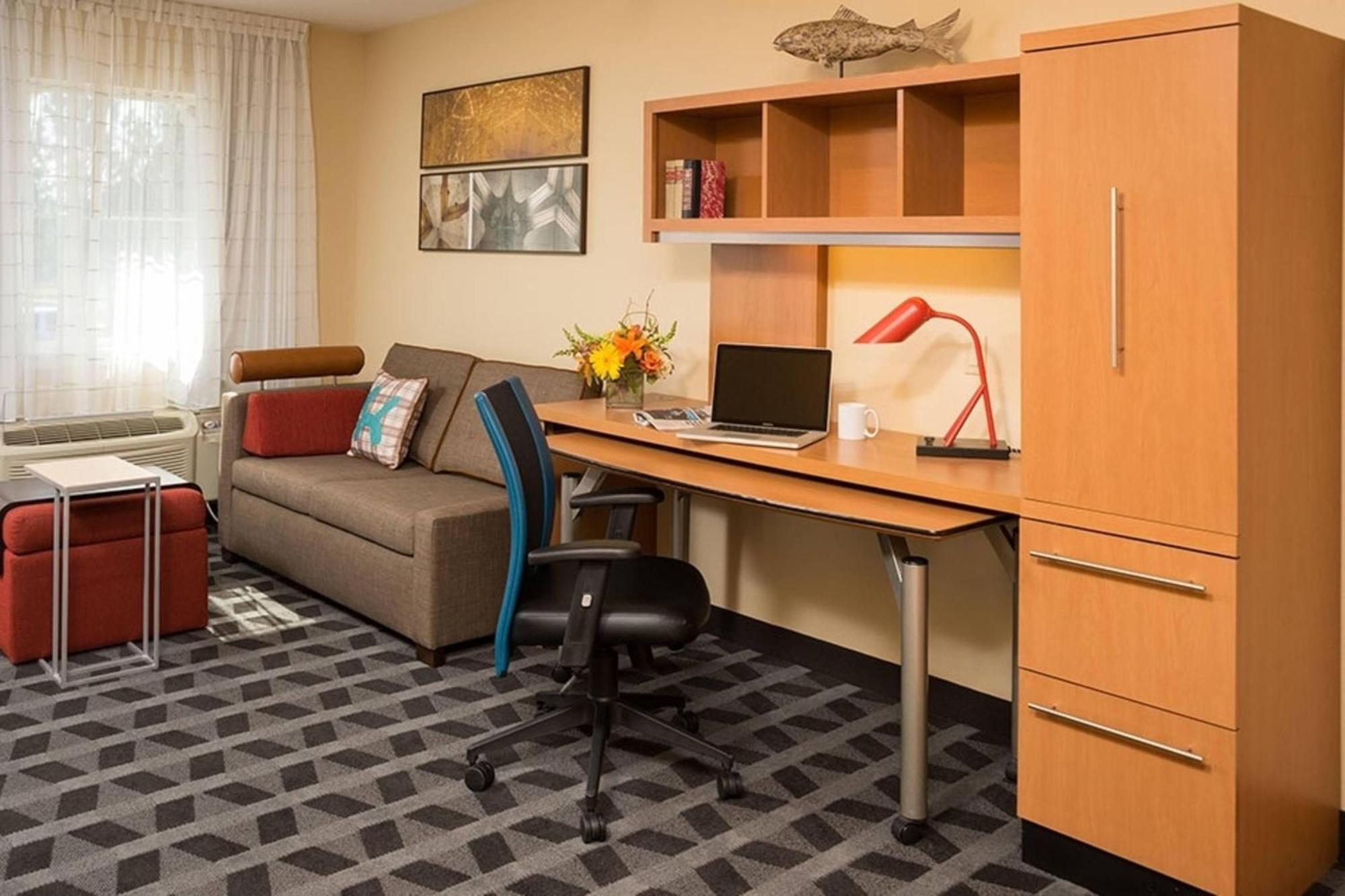 Large Queen Studio with Sofa Bed and Roll-in Shower - Mobility and Hearing Accessible,1546945810:JPEG