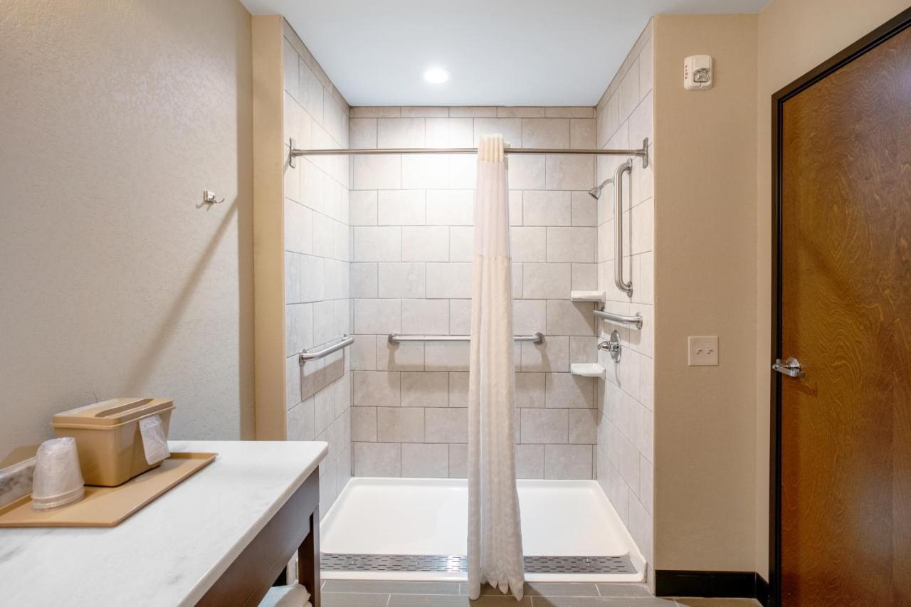 Queen Suite with Two Queen Beds - Accessible/Non-Smoking