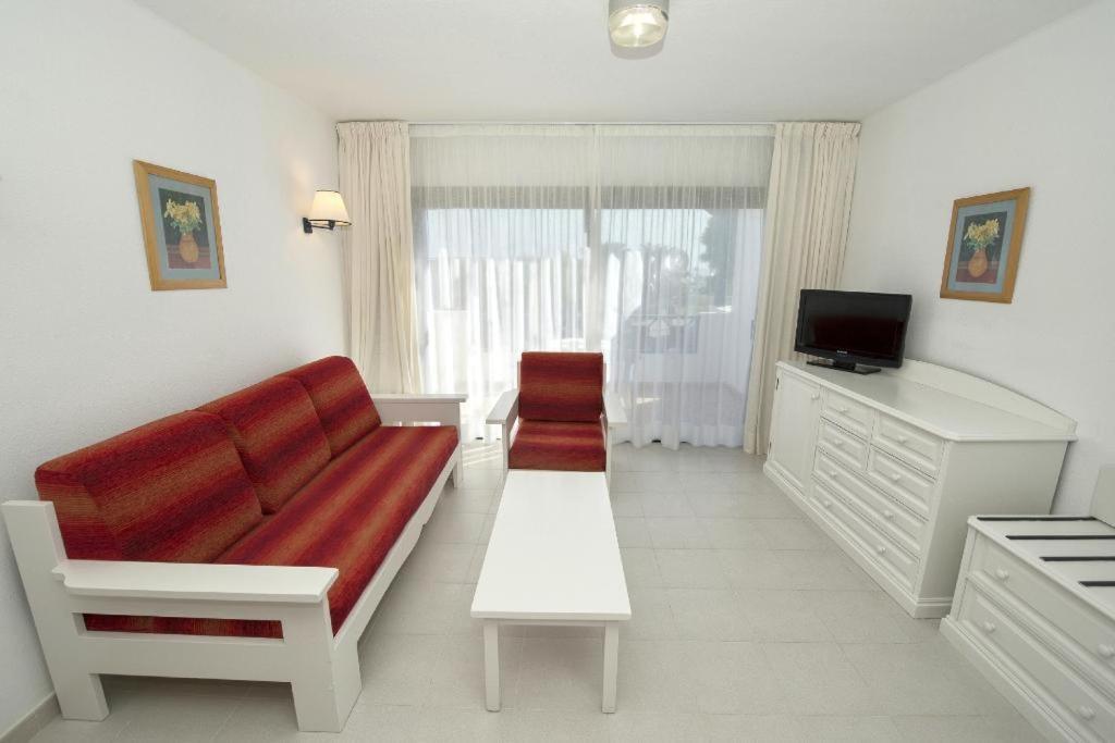 Basic Family Room