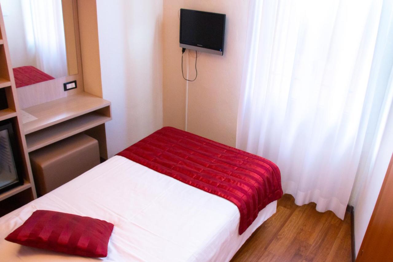 Compact Room,968084839:JPEG