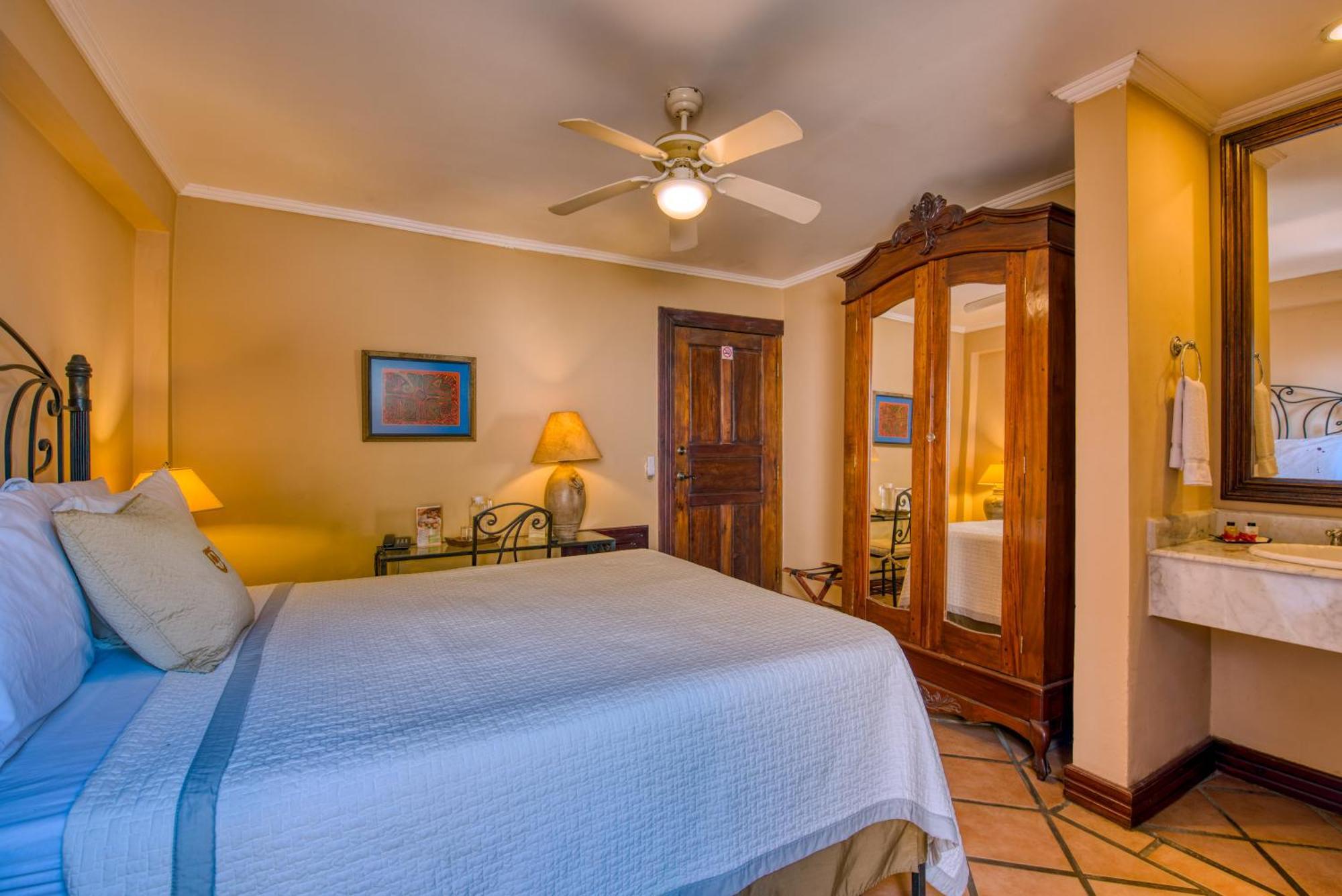 Deluxe Room,342515227:JPEG