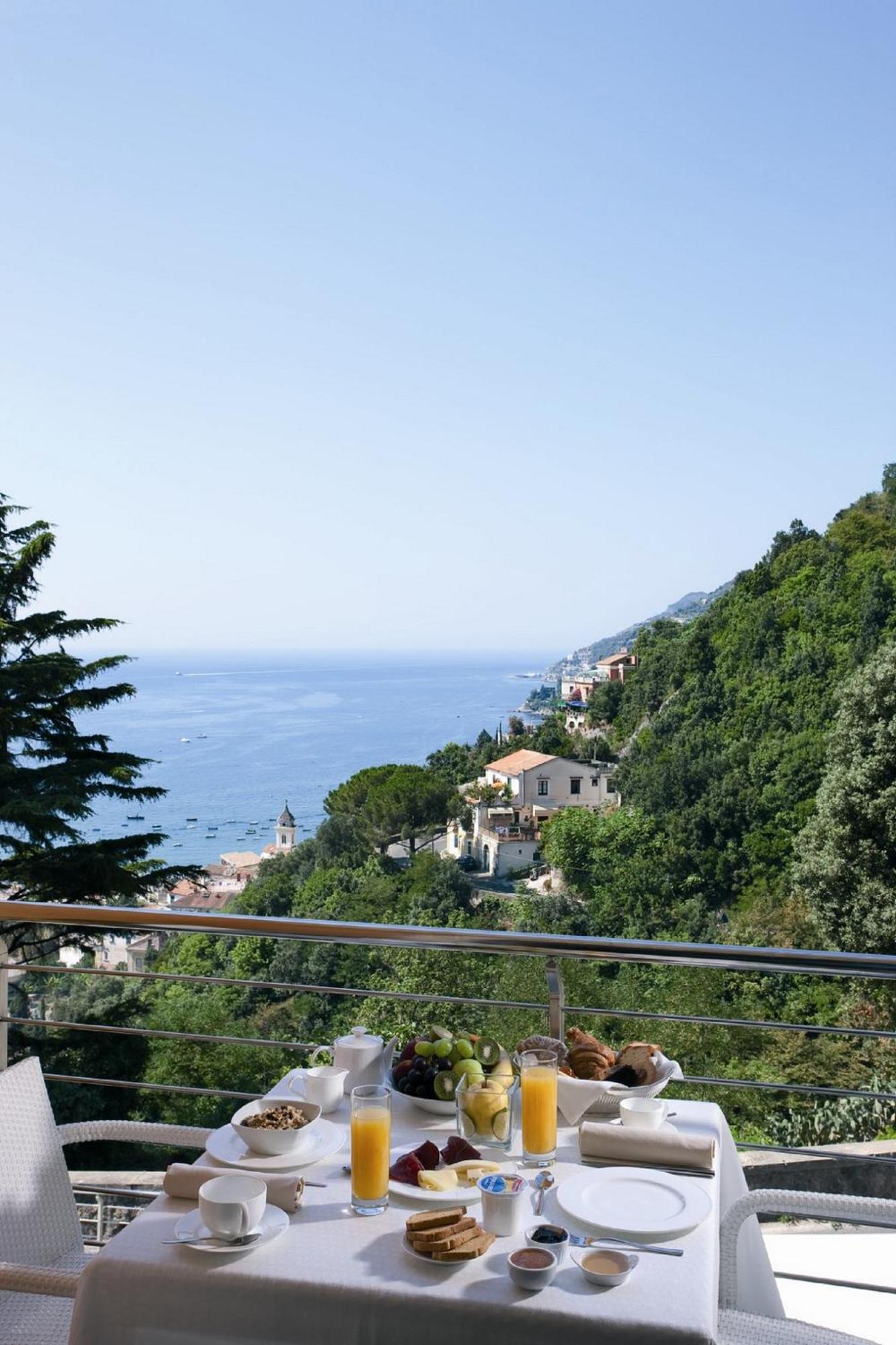 Deluxe Double Room with Partial Sea View