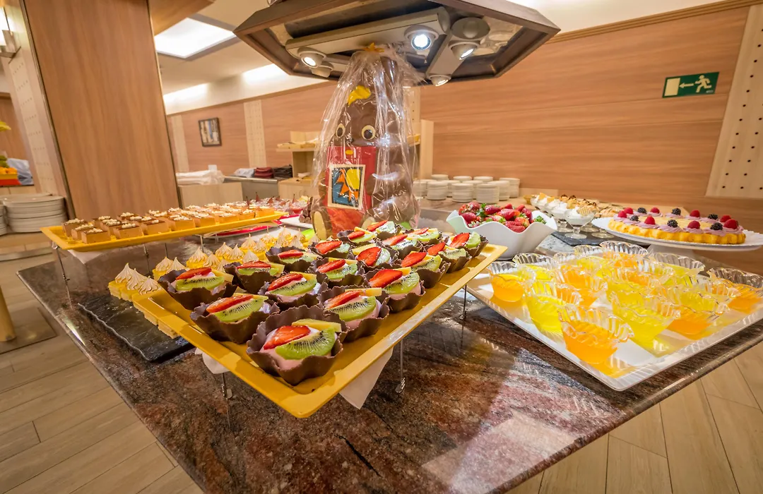 Golden Avenida Family Suites 4*-1