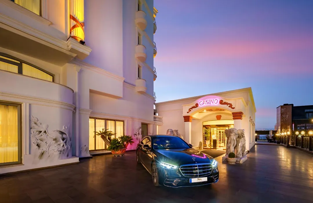 Les Ambassadeurs Hotel Casino&Marina-1
