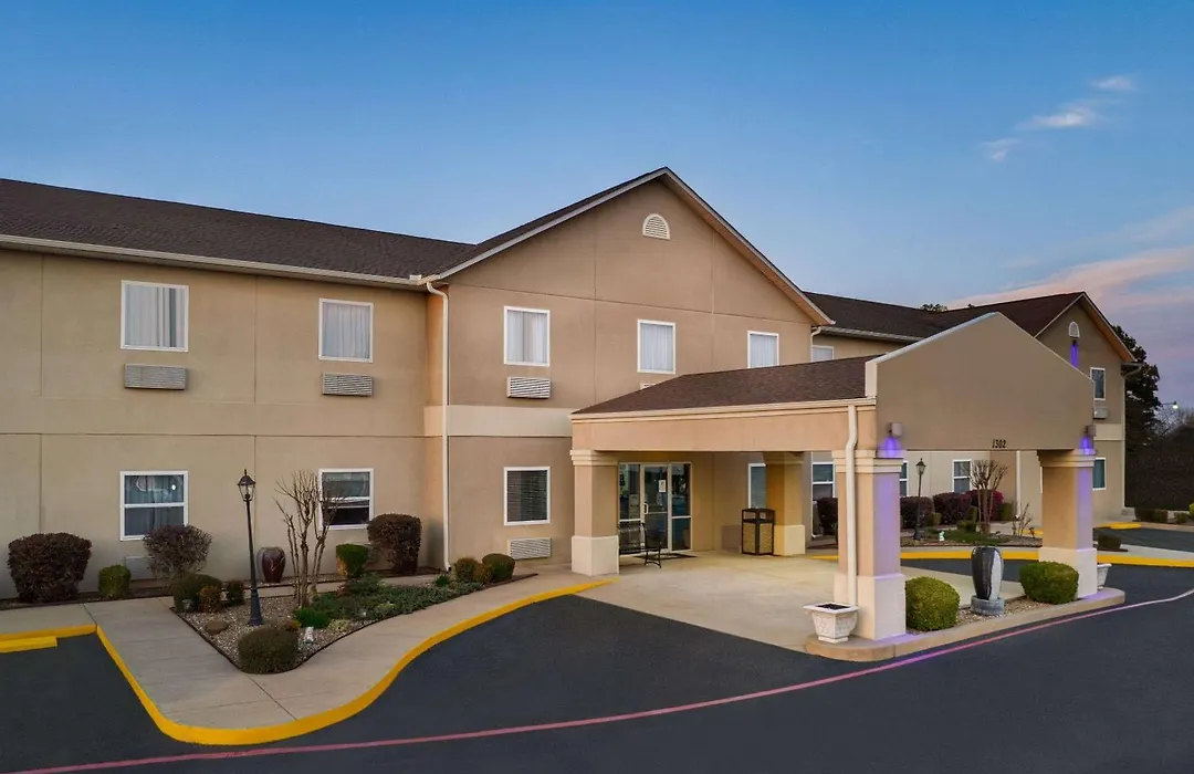 Days Inn & Suites By Wyndham Cabot-1