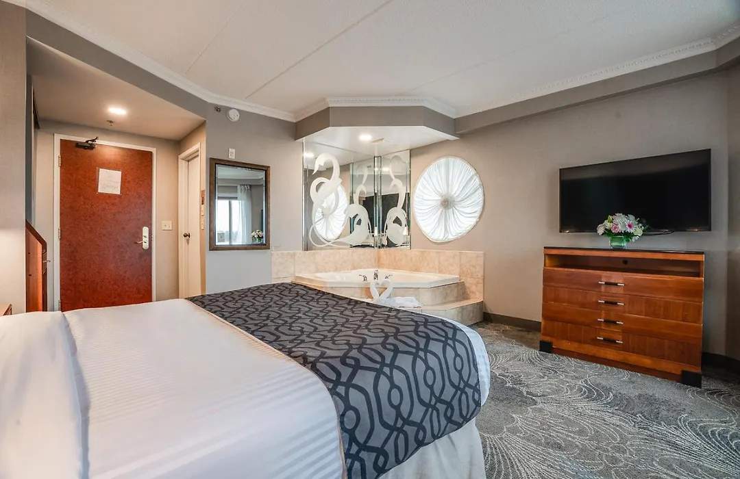 Monte Carlo Inn Barrie - Newly Renovated-1