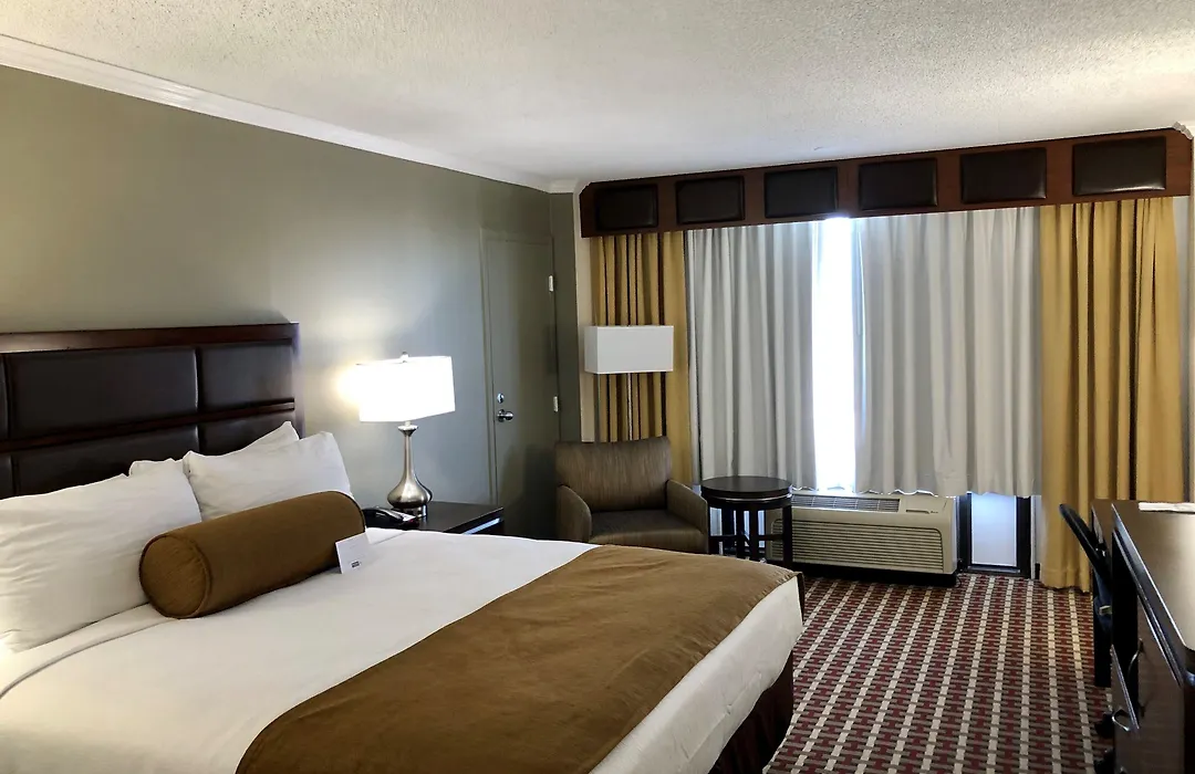 Best Western Plus Grosvenor Airport Hotel-1