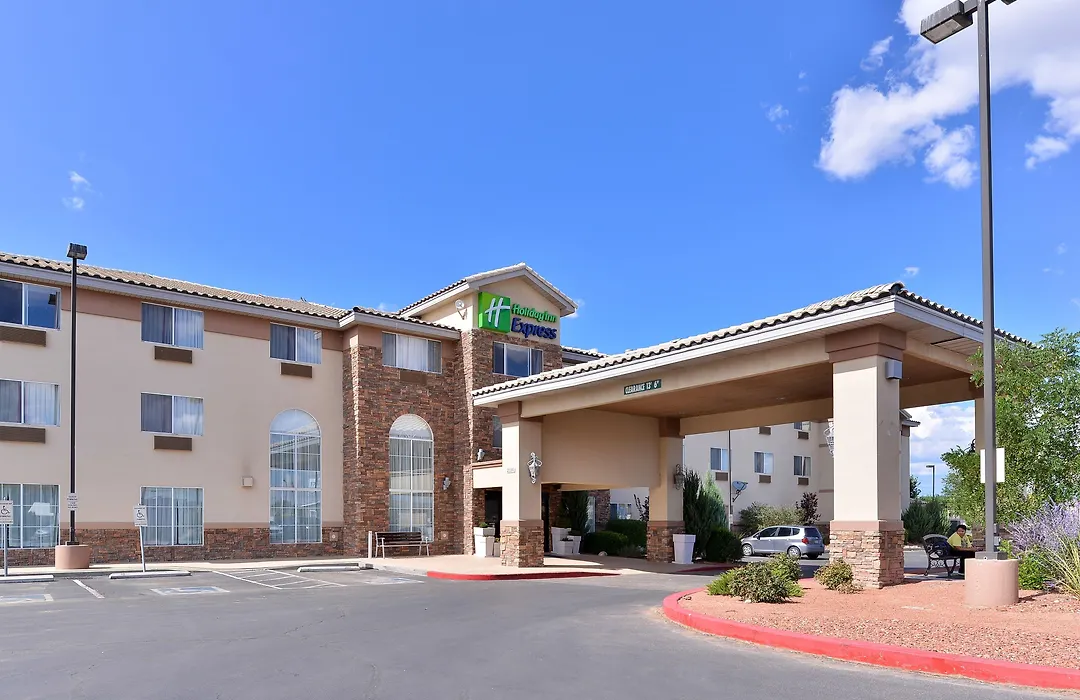 Holiday Inn Express & Suites Farmington Bloomfield By Ihg-1