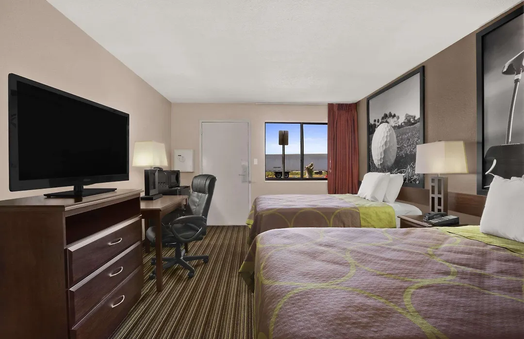 Super 8 By Wyndham Fort Myers-1