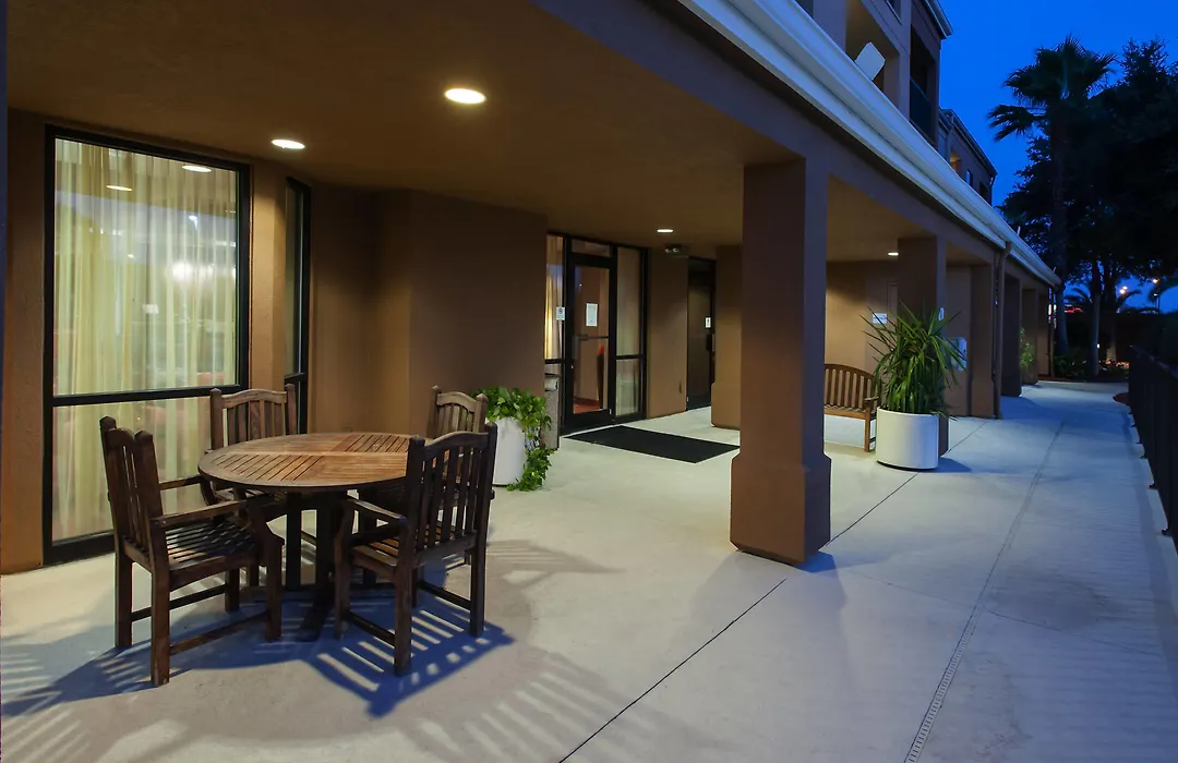Courtyard By Marriott Lakeland-1