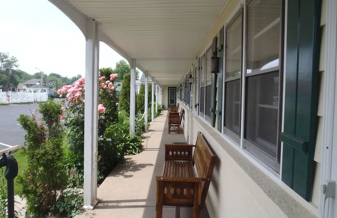 Glass House Inn Erie Near I-90 & I-79-1