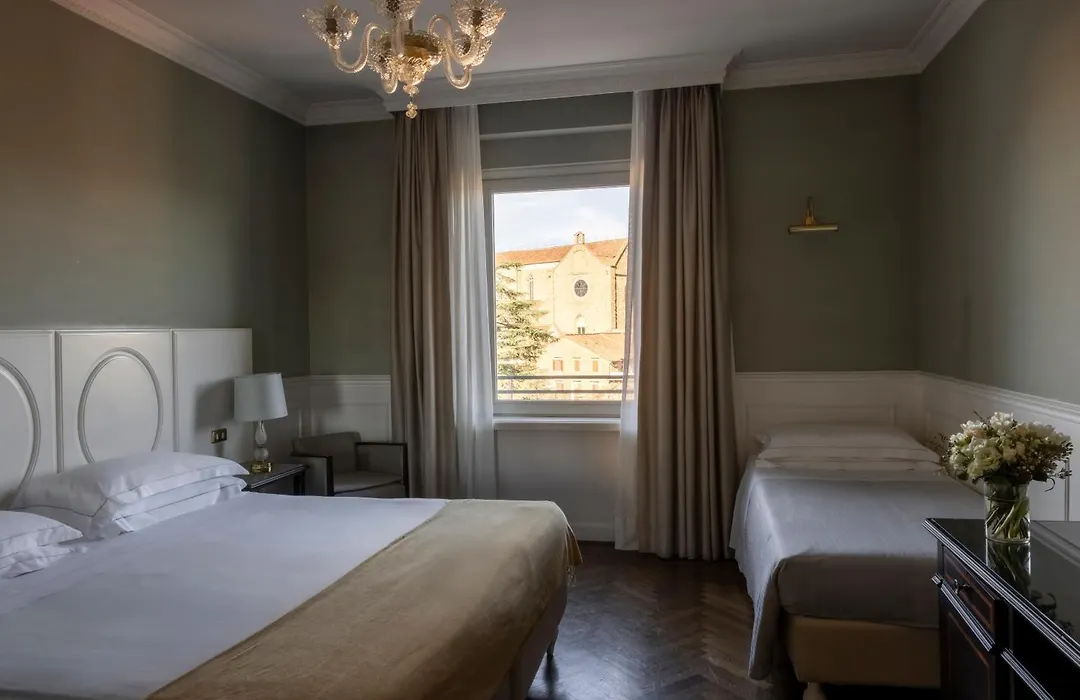 Plaza Hotel Lucchesi-1
