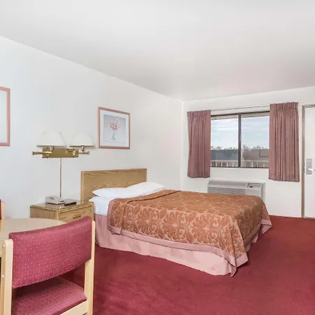 Super 8 By Wyndham Phoenix Metro North-3
