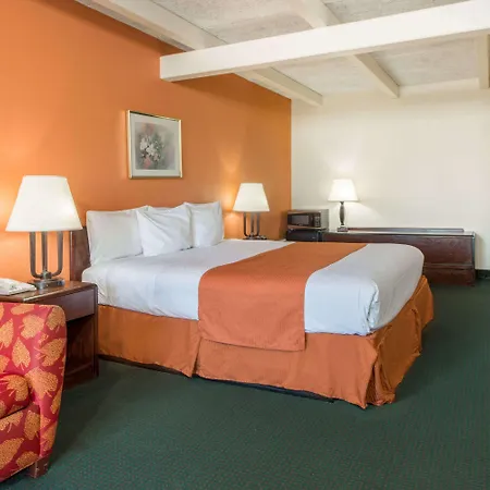 Days Inn By Wyndham St. Louis North-3