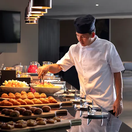 Avani Plus Palm View Dubai Hotel&Suites-3