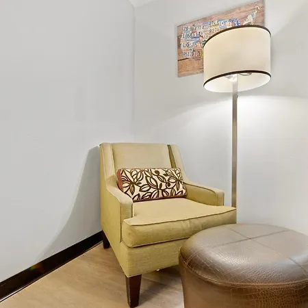 Days Inn By Wyndham Erie-2