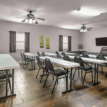 Days Inn & Suites By Wyndham Cabot-3
