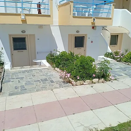 Leonidas Hotel & Studios-3
