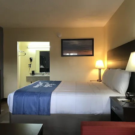 Days Inn By Wyndham Greensboro Airport-3