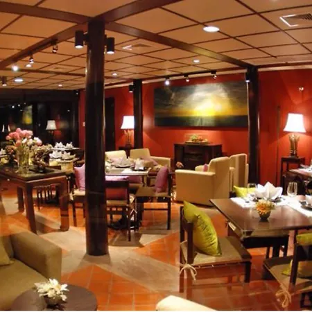 Rose Hotel-2