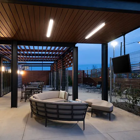 Courtyard Charlotte Steele Creek-2