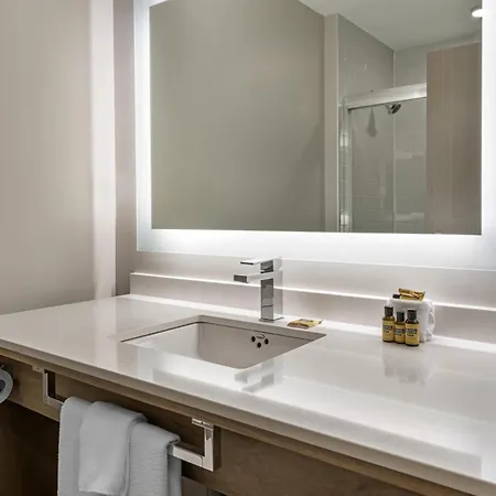 Best Western Plus Dartmouth Hotel&Suites-2