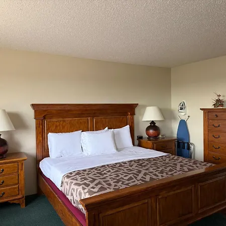 Cassville Four Seasons Inn & Suites-3
