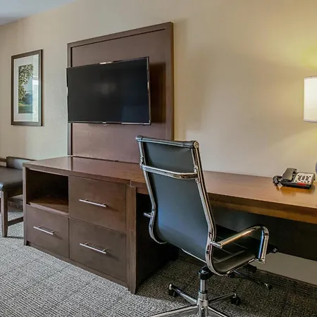 Comfort Suites Fishkill Near Interstate 84-3