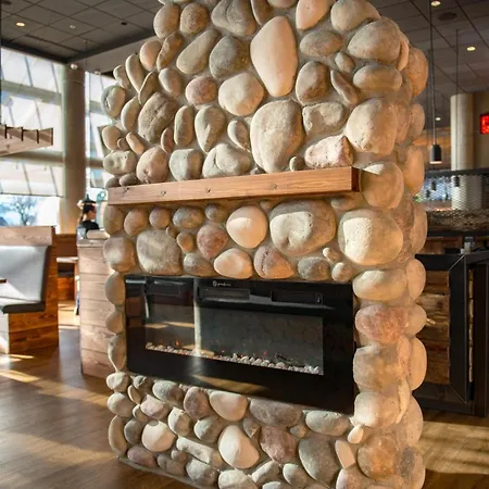 Coast Chilliwack Hotel By Apa-3