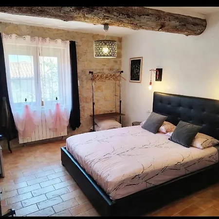 VILLA ARTEMIA Maison vigneronne - chambre d hôtes-B&B-piscine-climatisation-3