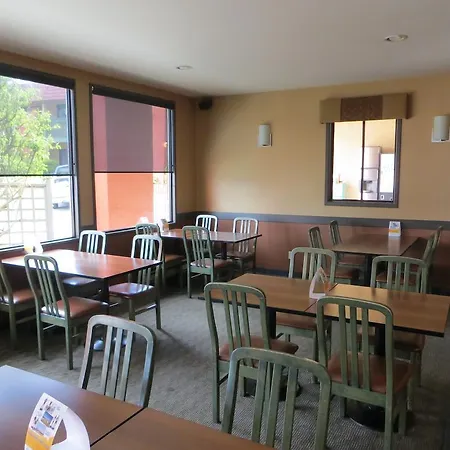 Comfort Inn & Suites Victoria-3
