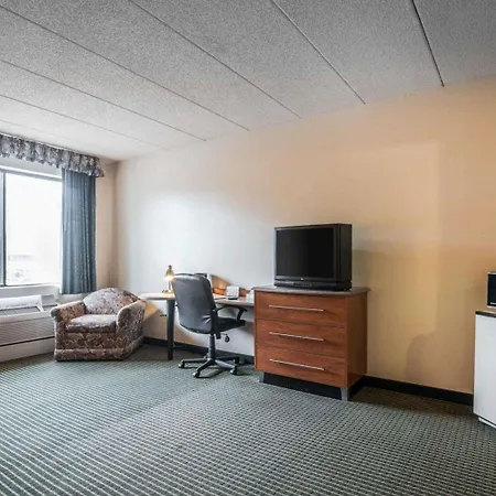 Econo Lodge Plymouth-3