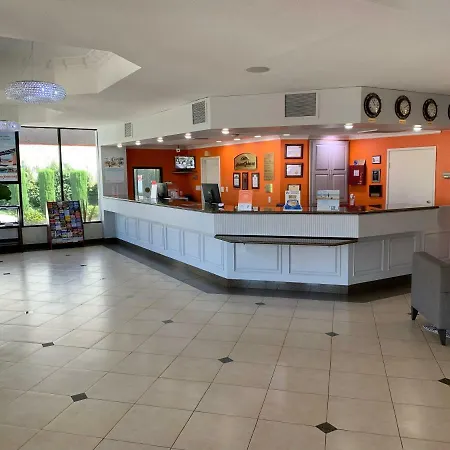 Howard Johnson By Wyndham Reseda Hotel & Suites-2