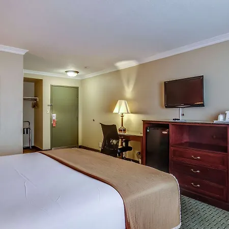 Howard Johnson By Wyndham Reseda Hotel & Suites-3